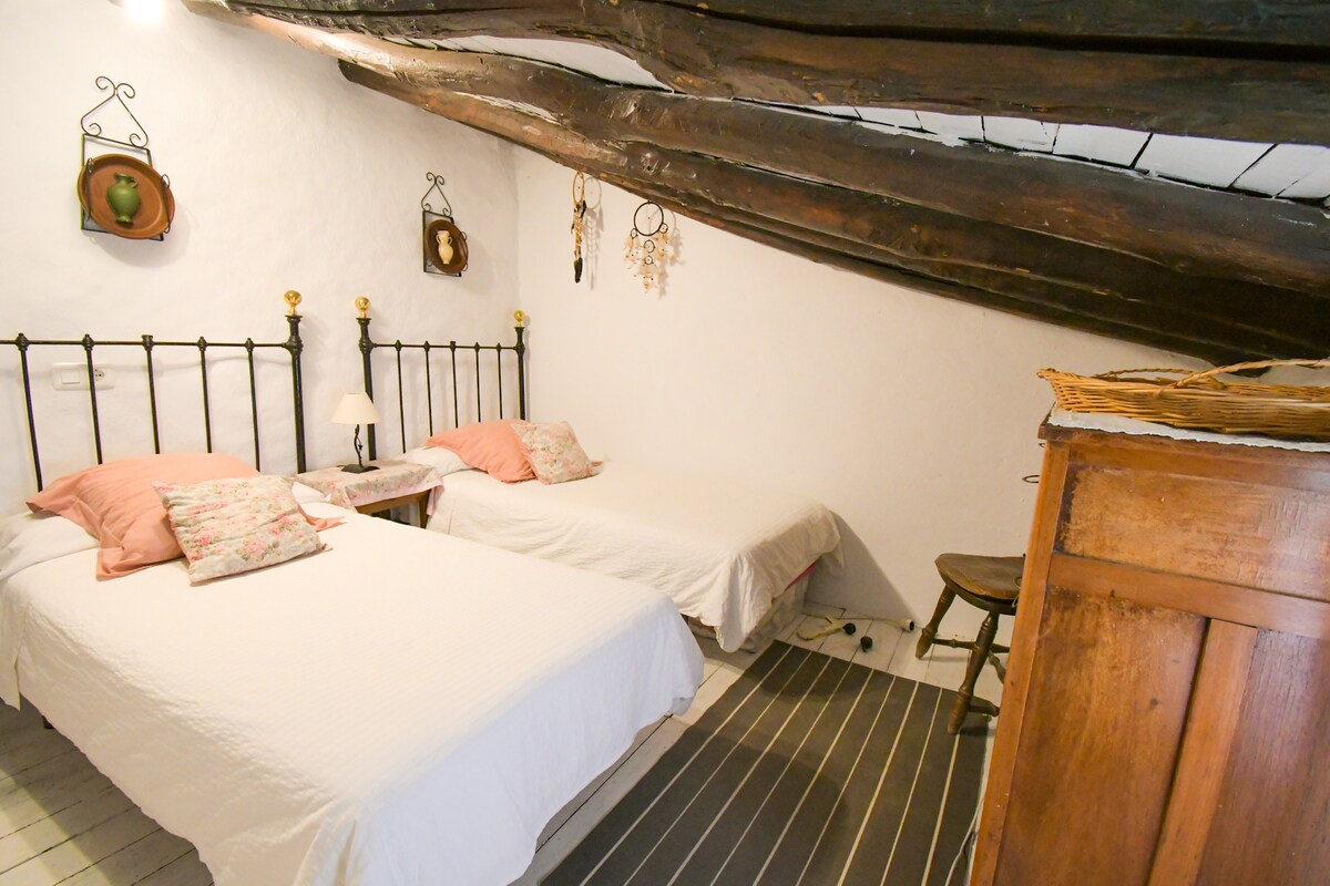 La Solana, your hideaway in the Serranía de Ronda - Cottages for Rent in  Benadalid, Málaga, Spain - Airbnb