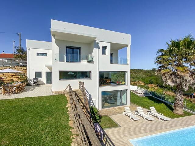 Seascape Villa Ericeira with terraces and pool gallery image 2