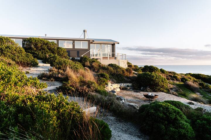 Bass Lodge King Island- Unique Oceanfront Escape- gallery image 5