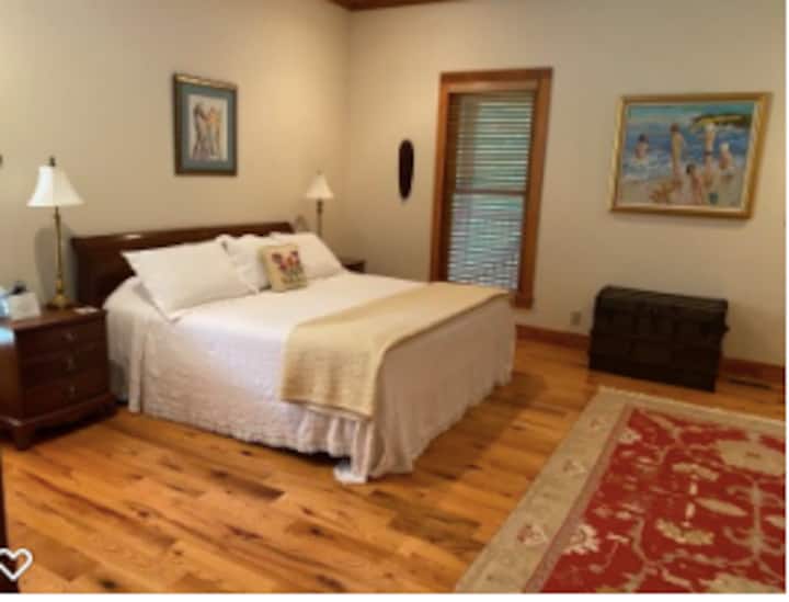 Downstairs bedroom - King bed