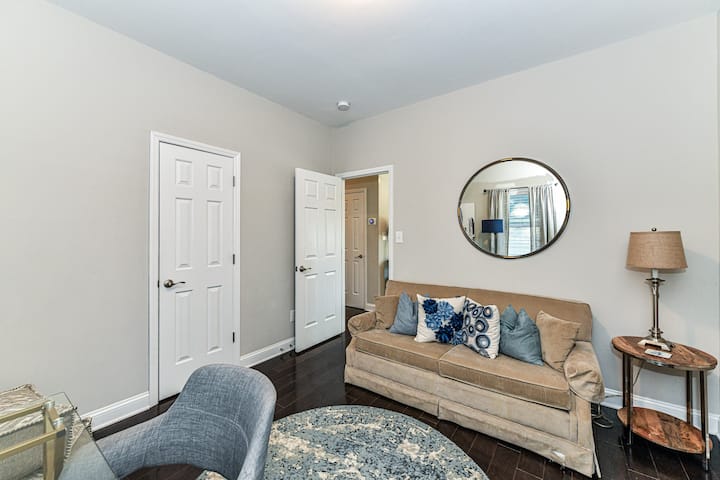 Utiliza esta habitación como oficina o dormitorio.  Tiene un sofá cama que se pliega a un tamaño completo.