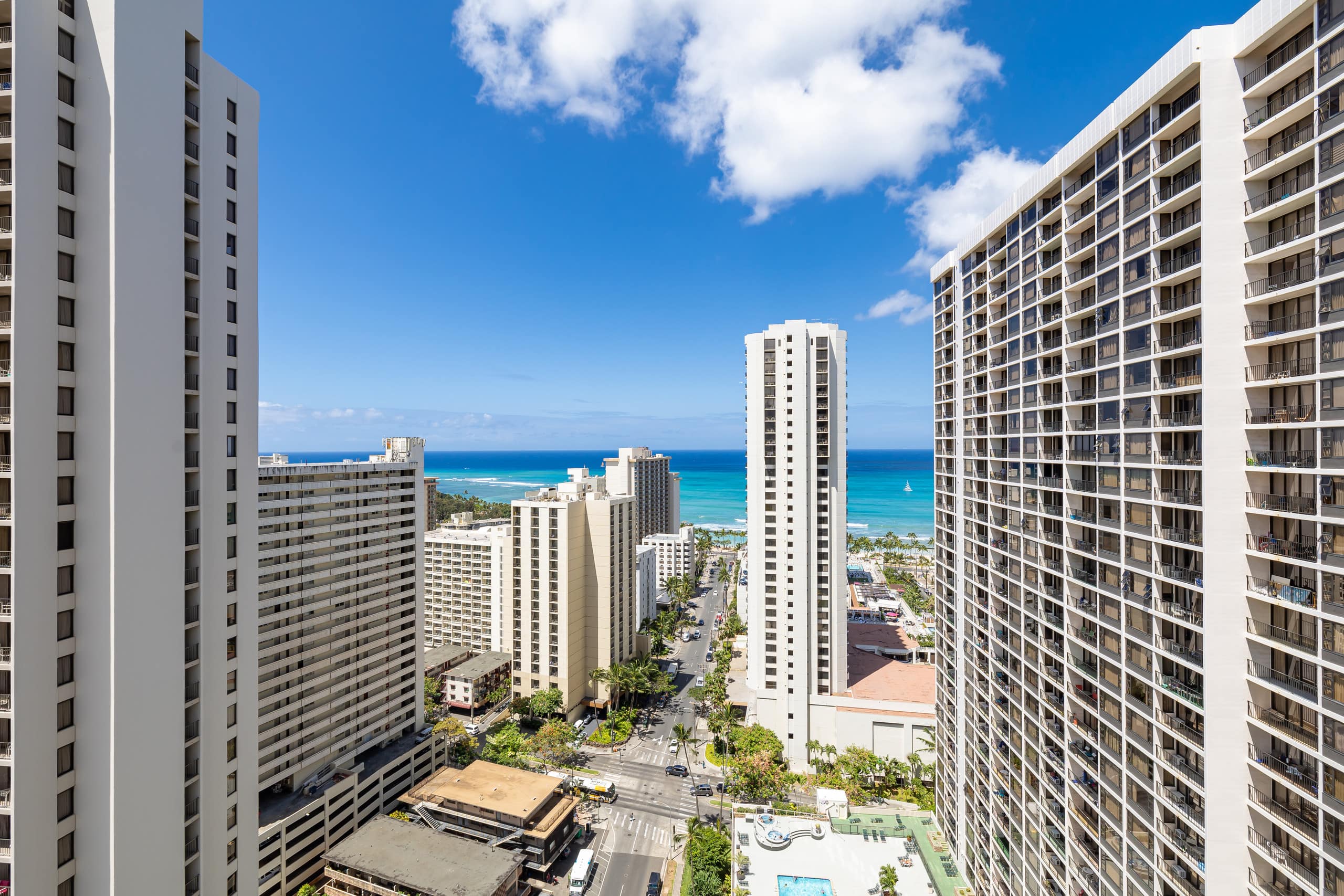 Condo in Honolulu · ★4.9 · 1 bedroom · 2 beds · 1 private bath - Image 28
