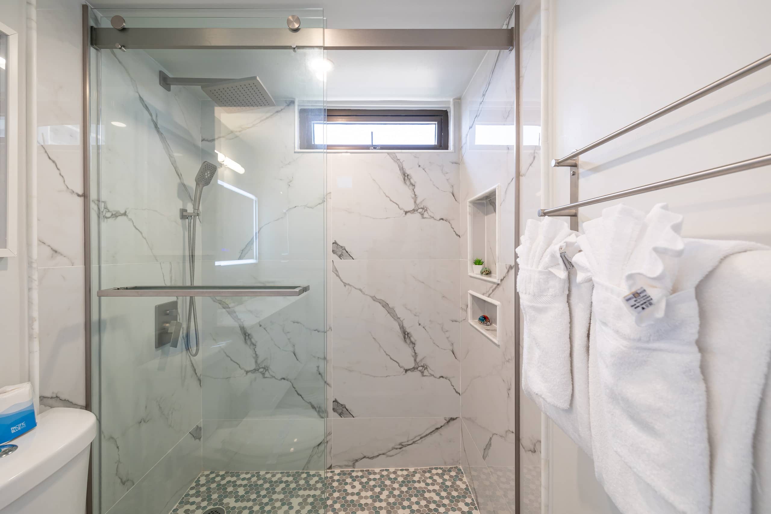 Condo in Honolulu · ★4.9 · 1 bedroom · 2 beds · 1 private bath - Image 23