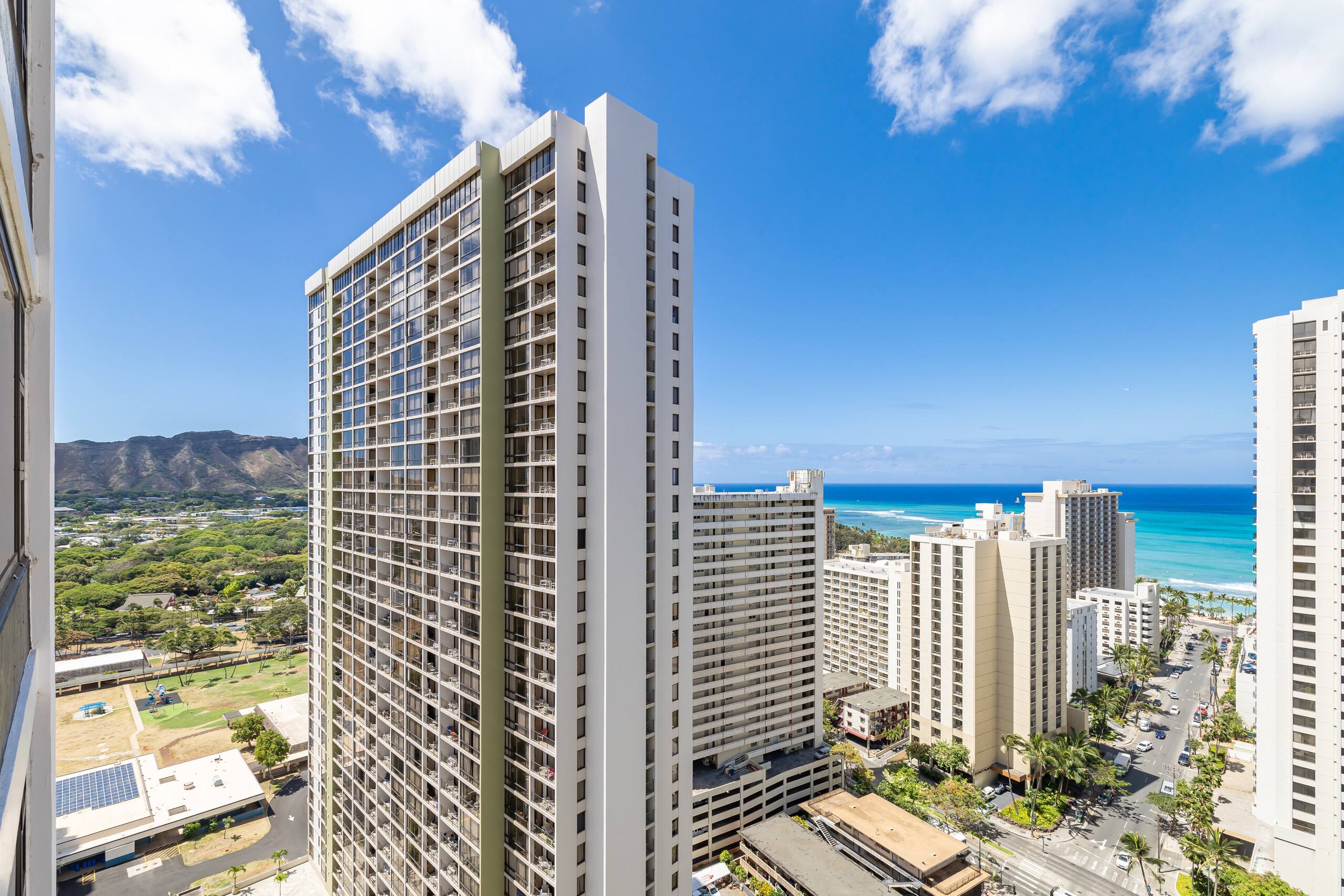 Condo in Honolulu · ★4.9 · 1 bedroom · 2 beds · 1 private bath - Image 29