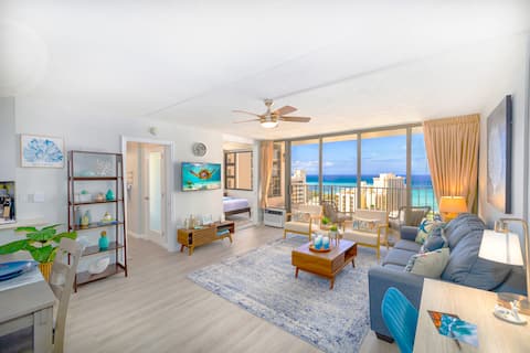 Waikiki Banyan condo w/ lanai & pool