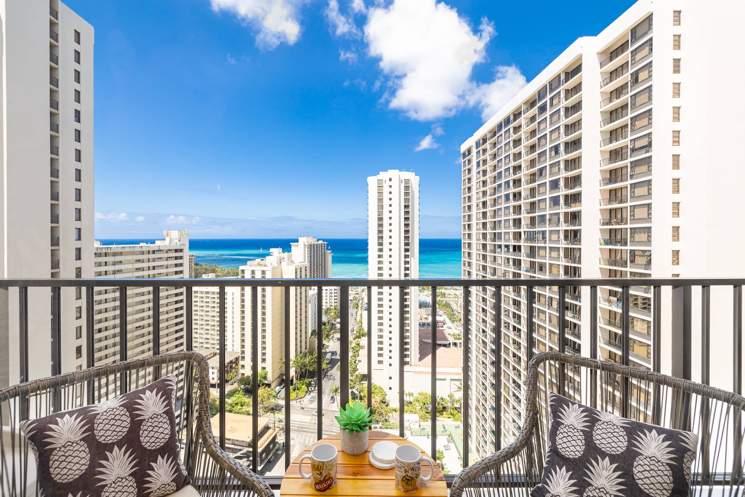 Condo in Honolulu · ★4.9 · 1 bedroom · 2 beds · 1 private bath - Image 25