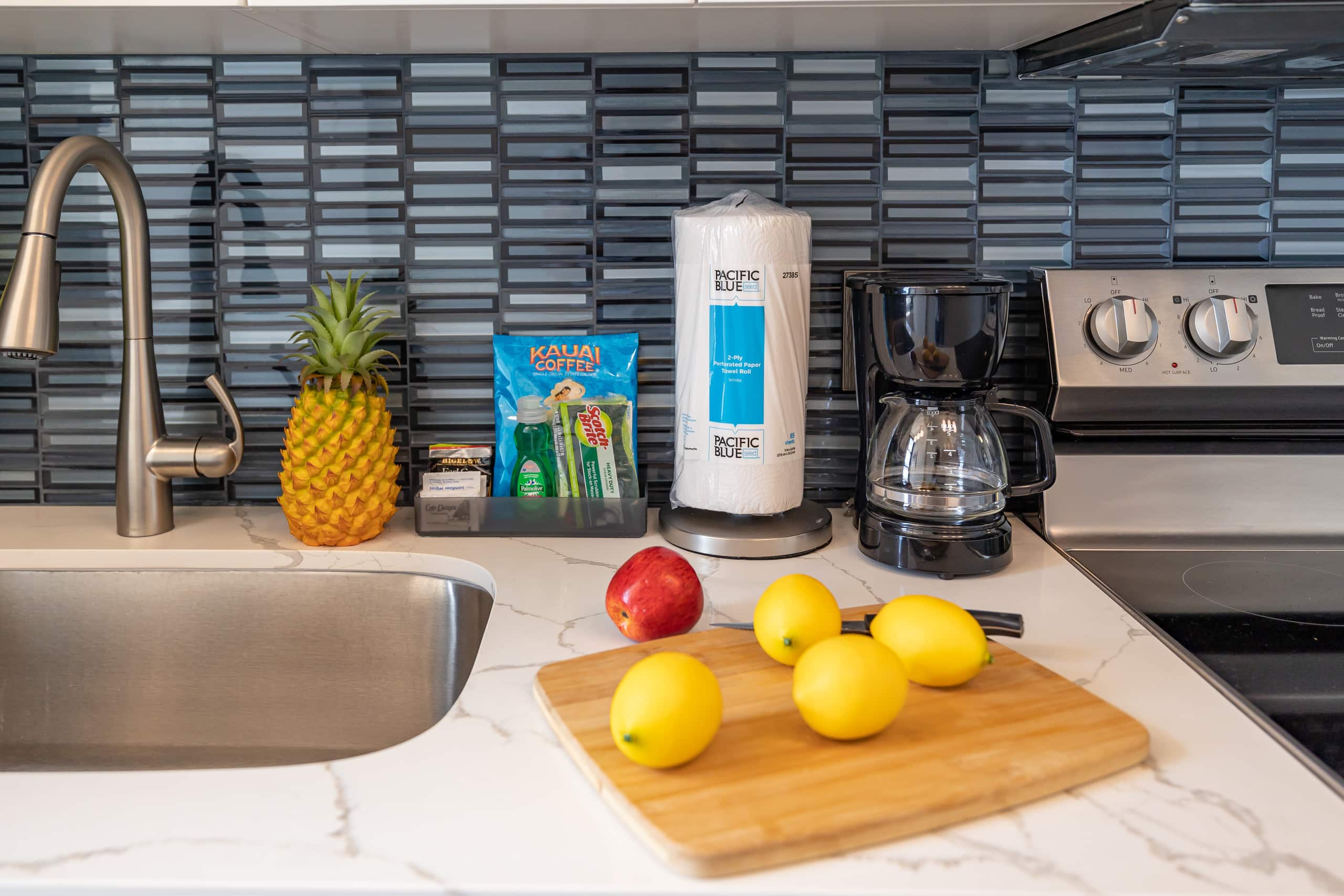Condo in Honolulu · ★4.9 · 1 bedroom · 2 beds · 1 private bath - Image 14