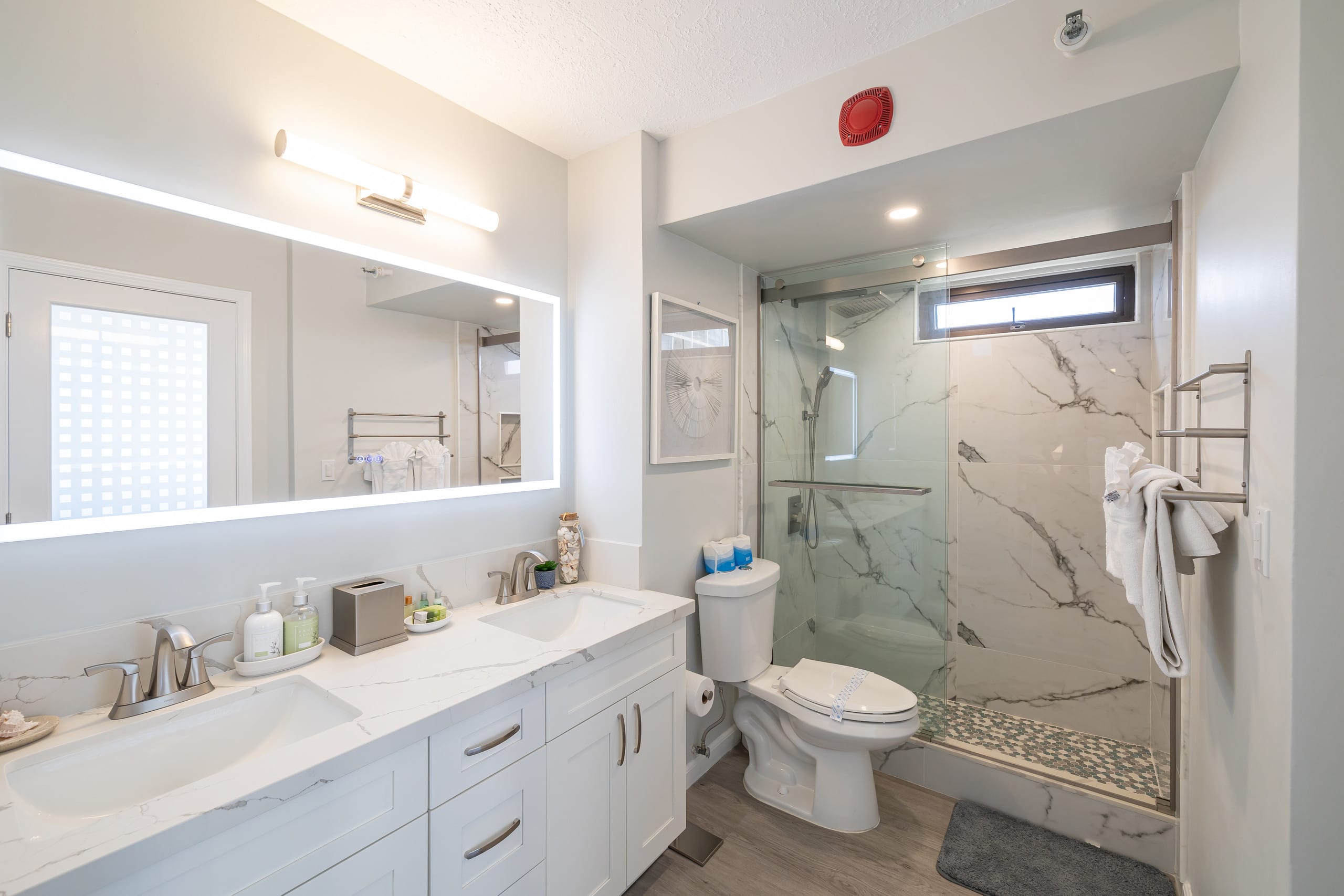 Condo in Honolulu · ★4.9 · 1 bedroom · 2 beds · 1 private bath - Image 21