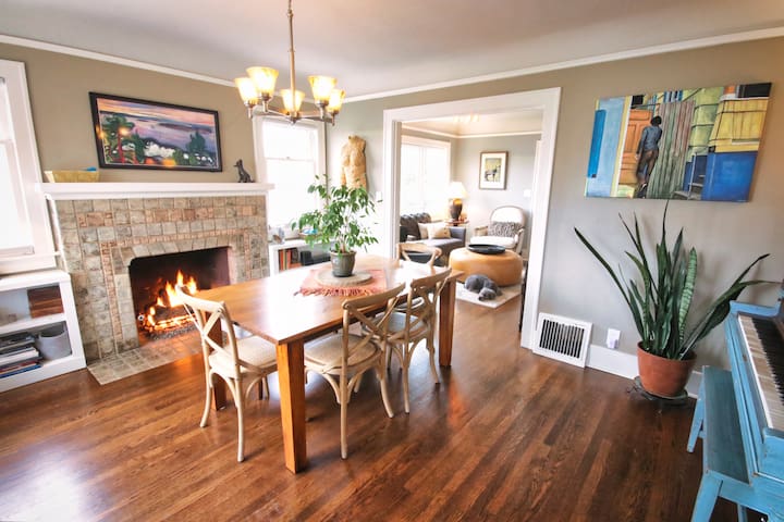 1926 Ballard • Sunset Hill • A/C • EV • Fireplace!