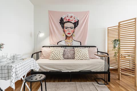*Budget Room for 2-4 persons, 2 min to MRT
