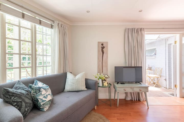 Sunny Parkwood Cottage With Pvt Entrance & Garage - Johannesburg