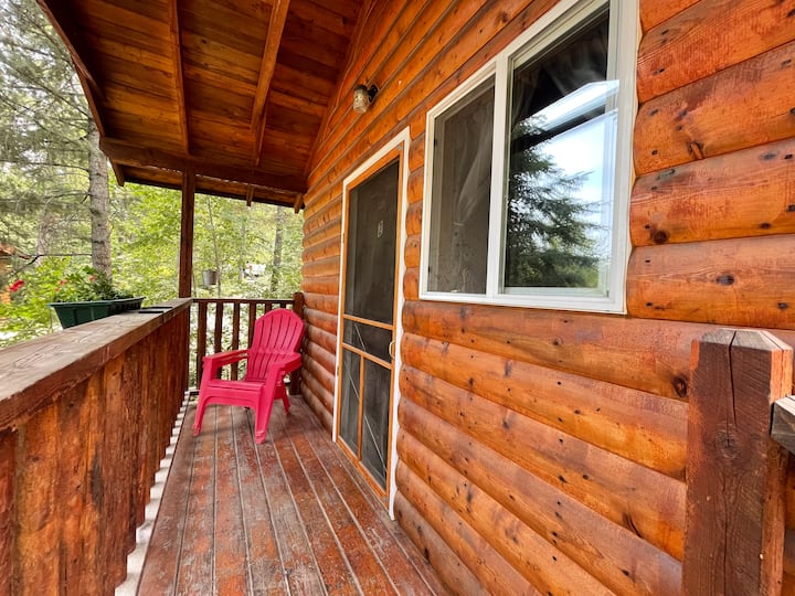 Cabin Ranger near Glacier National Park Cabins for Rent in Hungry