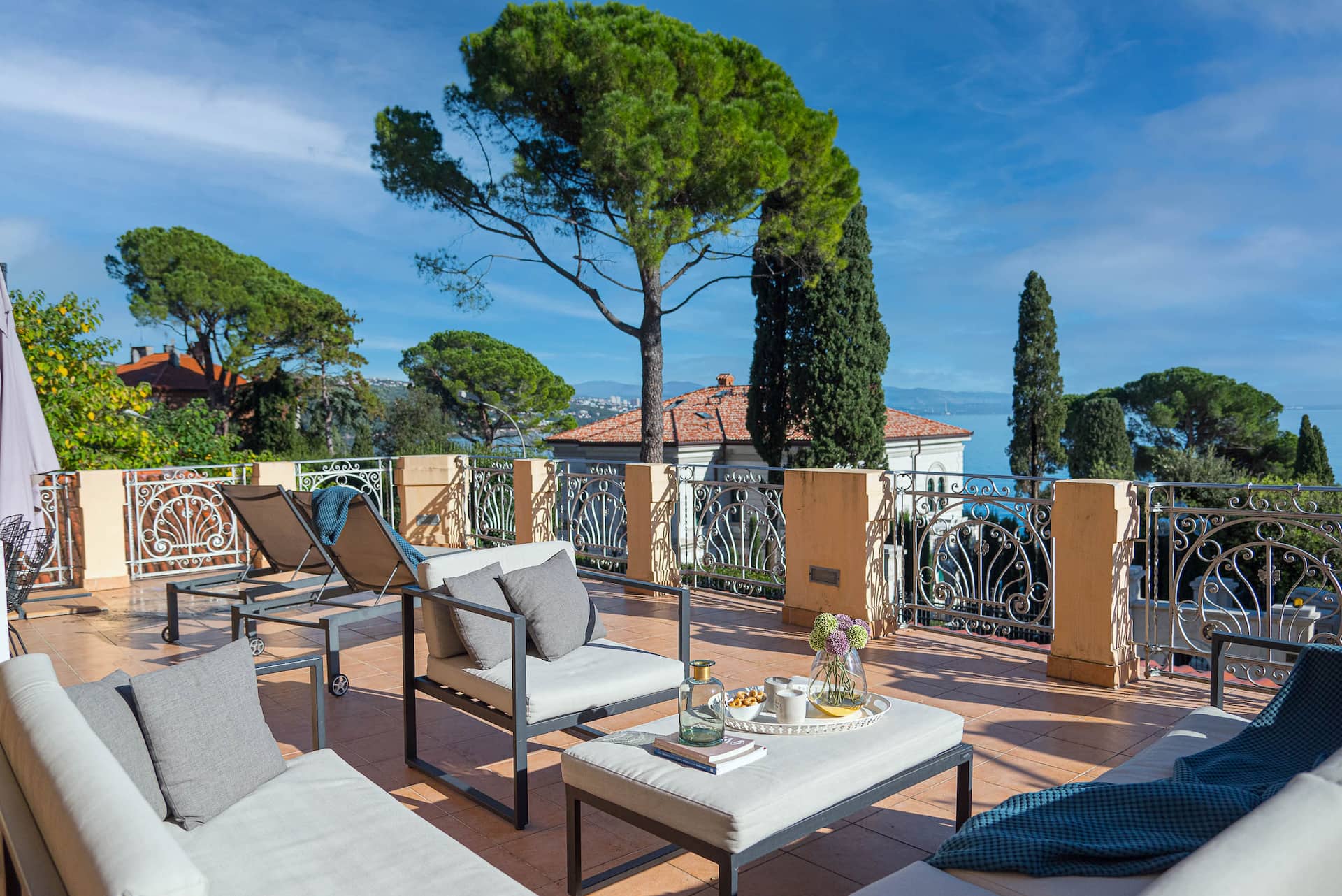 Wake-up with a seaview, enjoy pure luxury