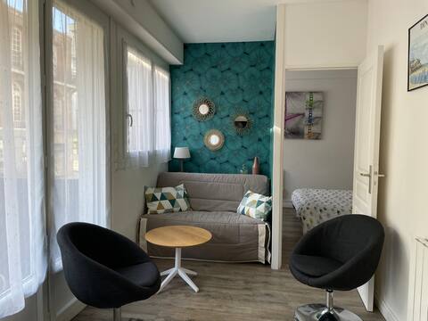 Popular Airbnb listing: T2 Dinard apartment, balcony, sea view in Dinard