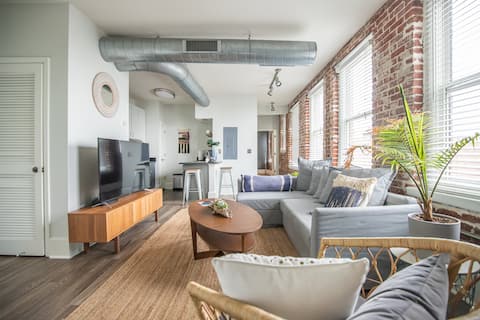 Downtown Memphis - Boho Condo-FREE Gated Parking