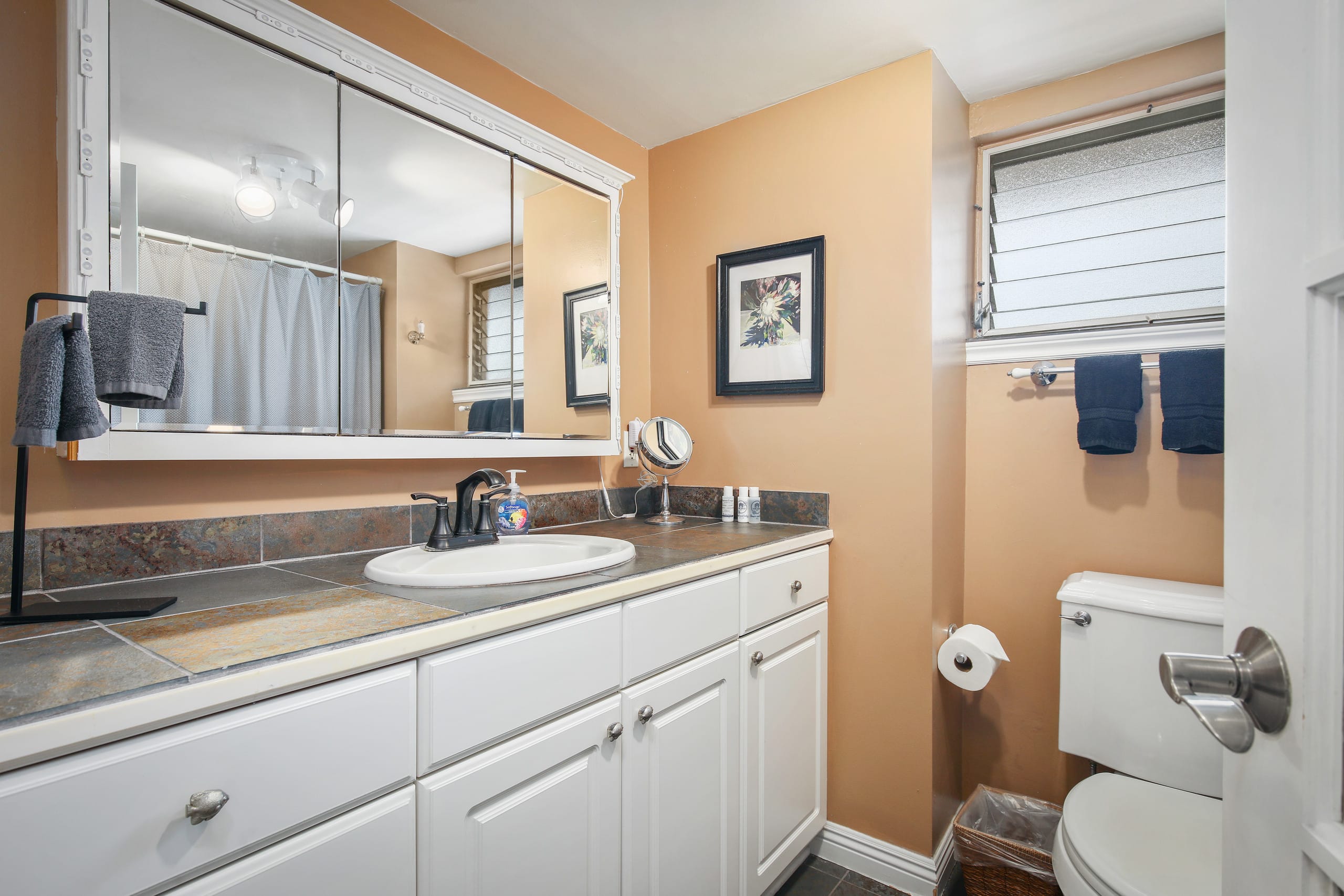 Condo in Kailua-Kona · ★4.83 · 1 bedroom · 2 beds · 1 bath - Image 16