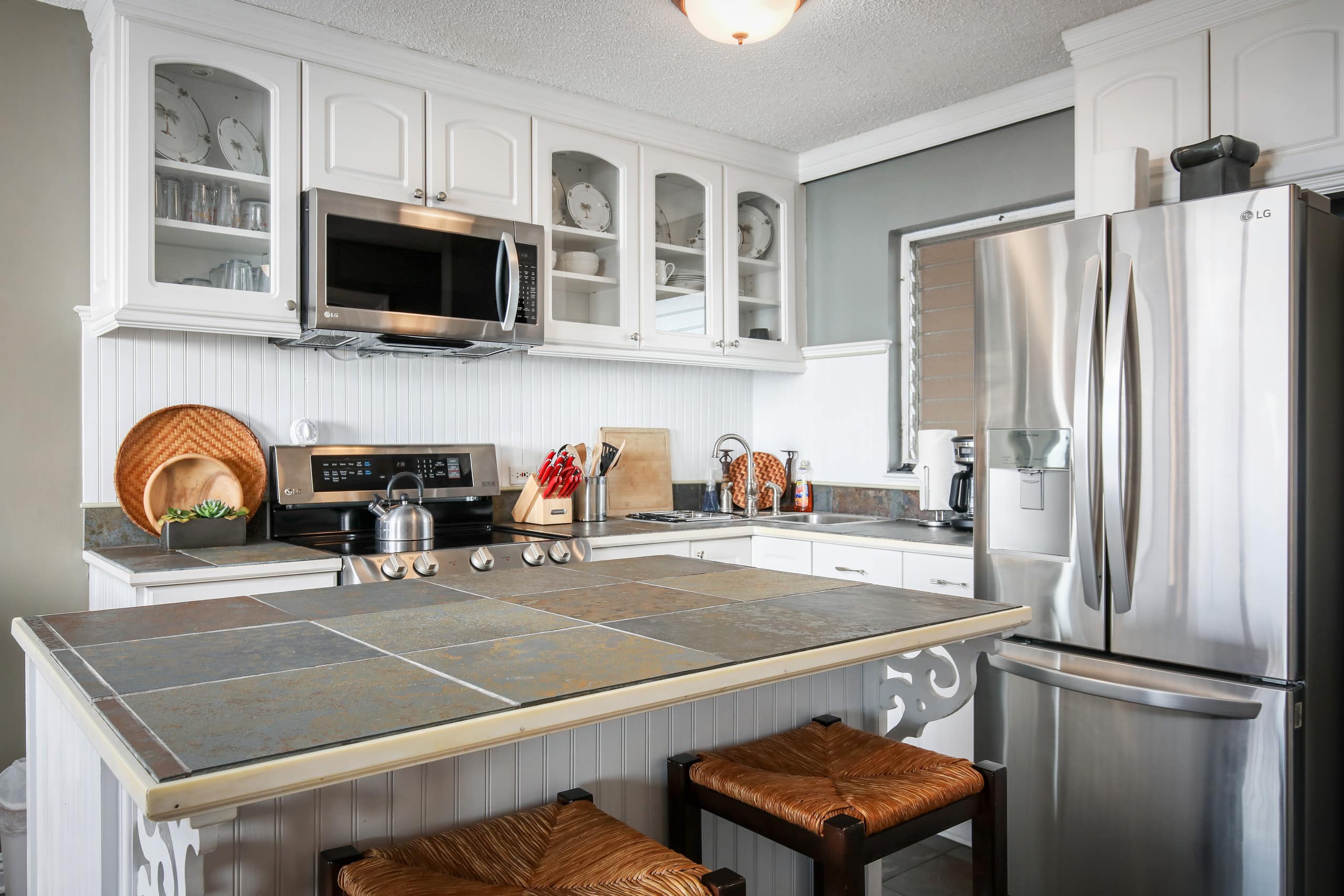 Condo in Kailua-Kona · ★4.83 · 1 bedroom · 2 beds · 1 bath - Image 4