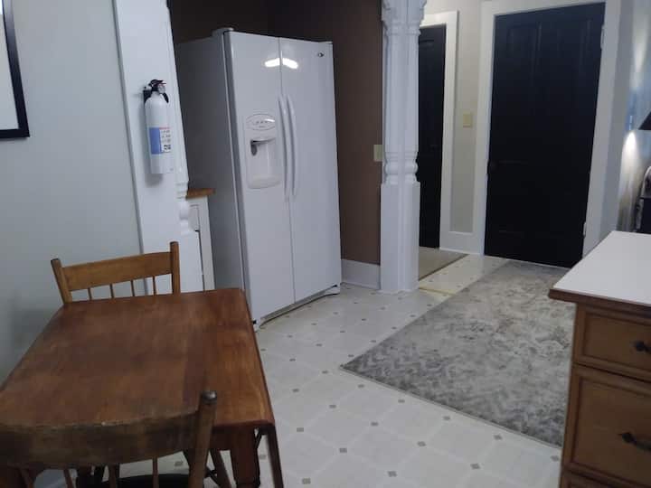 Guest House Apartment #2 By Brechet Inn, Glencoe - Glencoe, MN