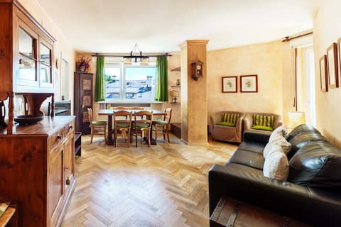 Cosy flat in the city centre with optional parking