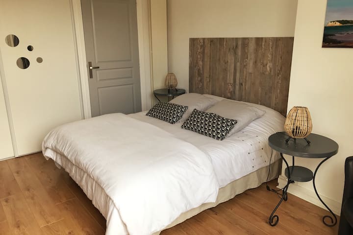 חדר שינה 14 מ"ר. מיטה 160