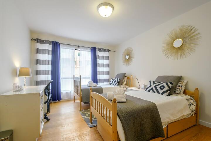 RUSSIAN HILL FLAT 3 BEDROOM CONDO WITH VIEWS gallery image 4