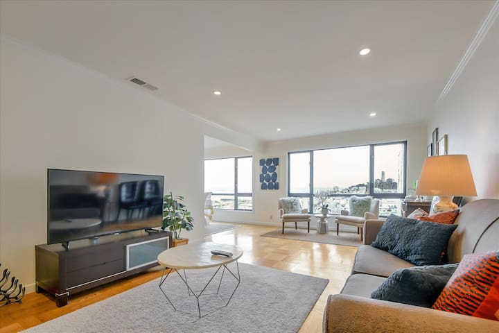 Stylish 3BR Top-Floor Flat in Russian Hill