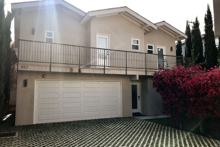 Gorgeous 3bd 2bath beach home in perfect location!