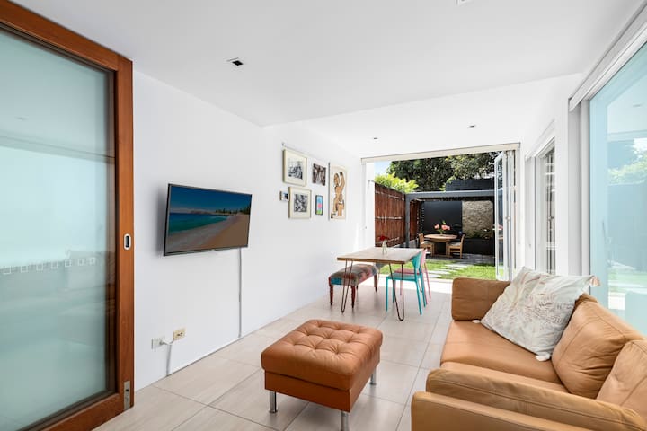 150m from beach & Manly’s centre gallery image 2