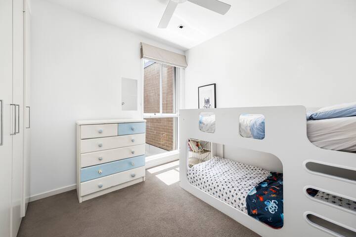 150m from beach & Manly’s centre gallery image 4