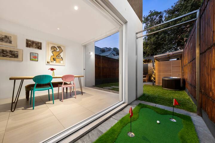 150m from beach & Manly’s centre gallery image 5