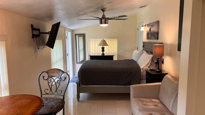 Billys Resort-men Only-secluded - Fort Lauderdale, FL
