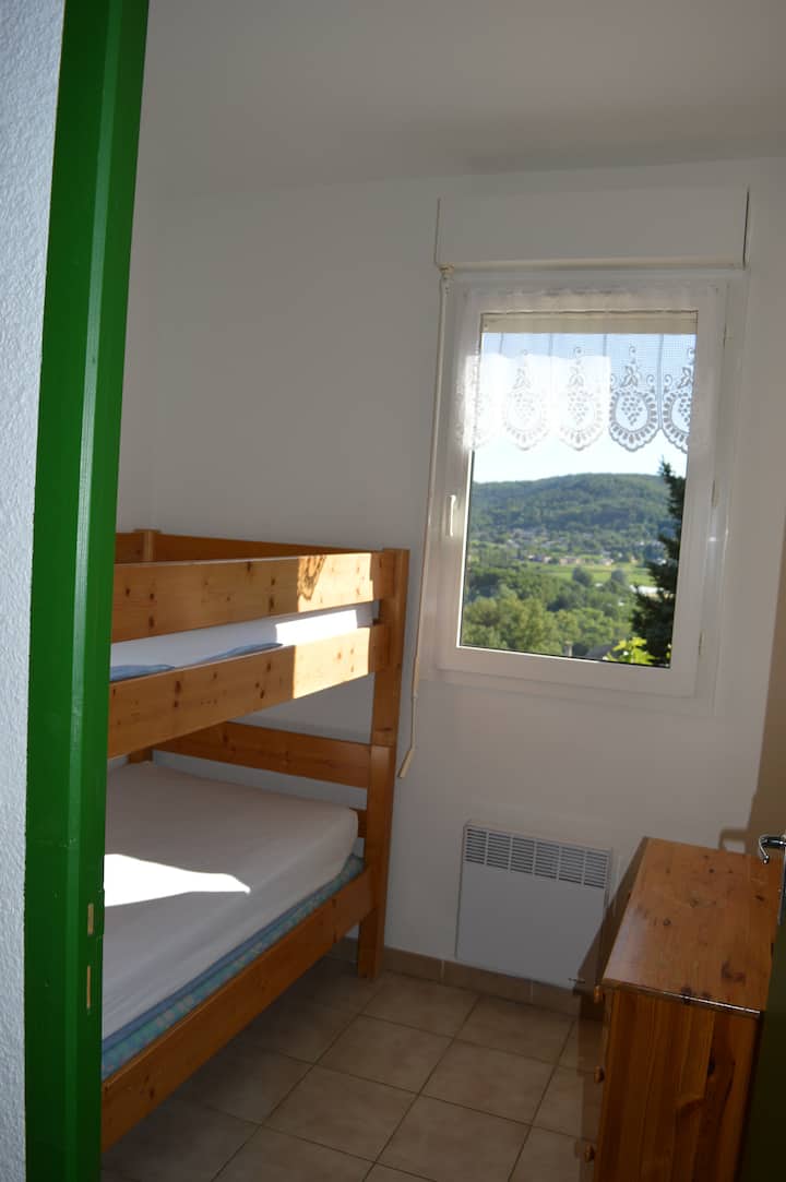 带双层床的卧室