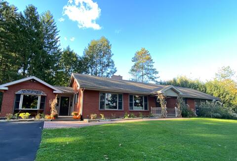 Secluded, Spacious Home Minutes to PSU