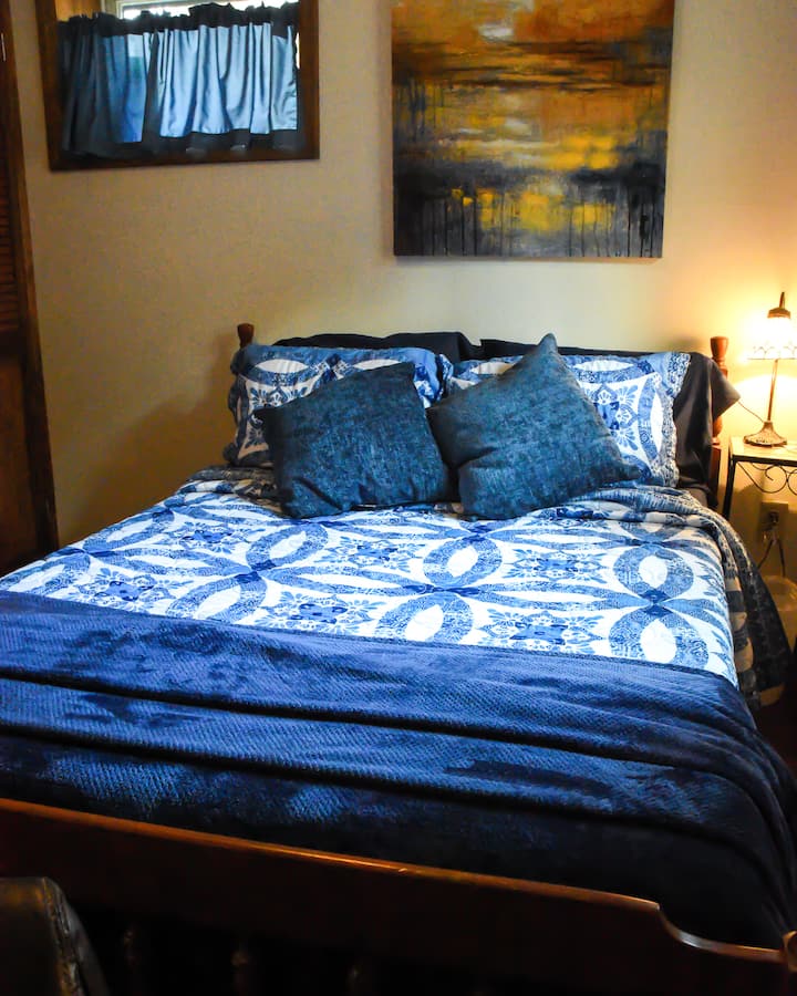 Მეორე საძინებელი ორადგილიანი საწოლით.