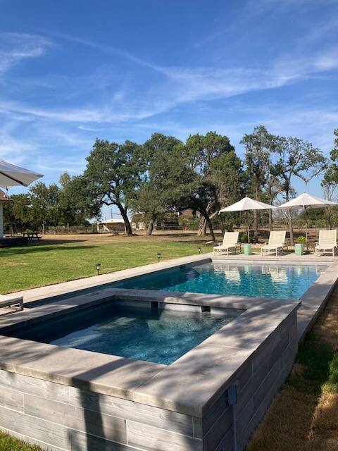 Animal Rescue Ranch! Resort style pool/spa!