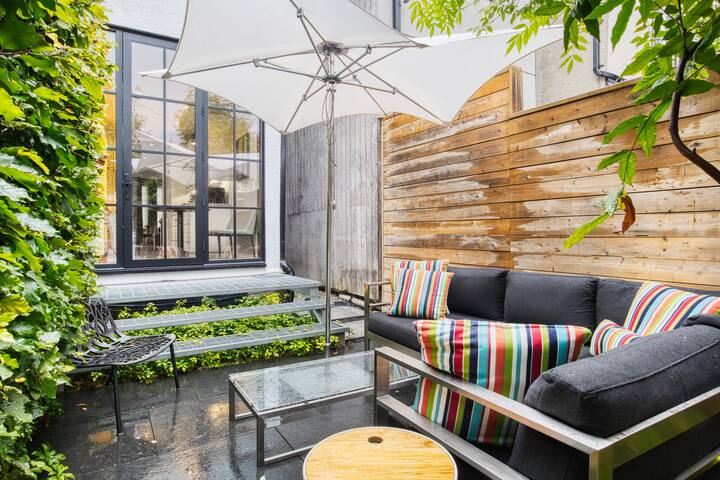 Stylish 1870s Home near Distillery District & Old Toronto gallery image 3