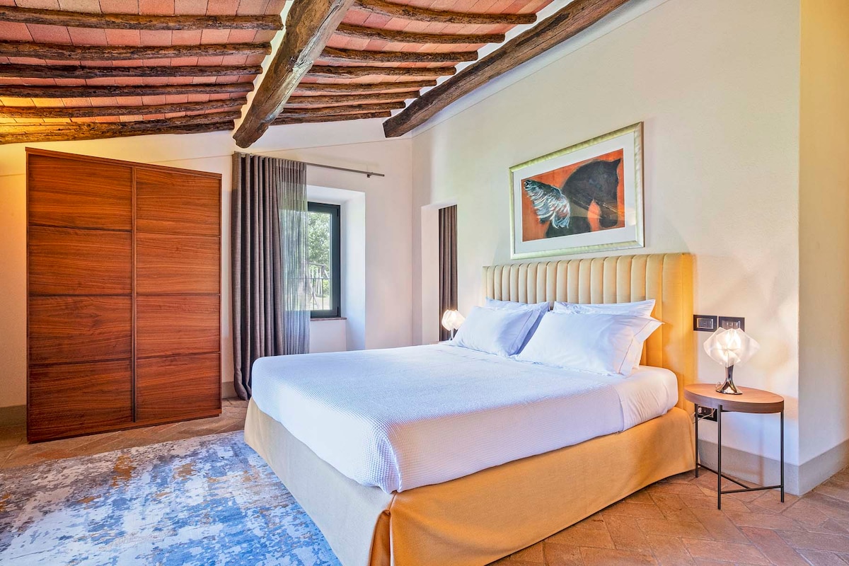 Bedroom 3 Bedroom with superking bed, En-Suite Bathroom Main Villa, with airconditioning and underfloor heating, bathroom products and slippers