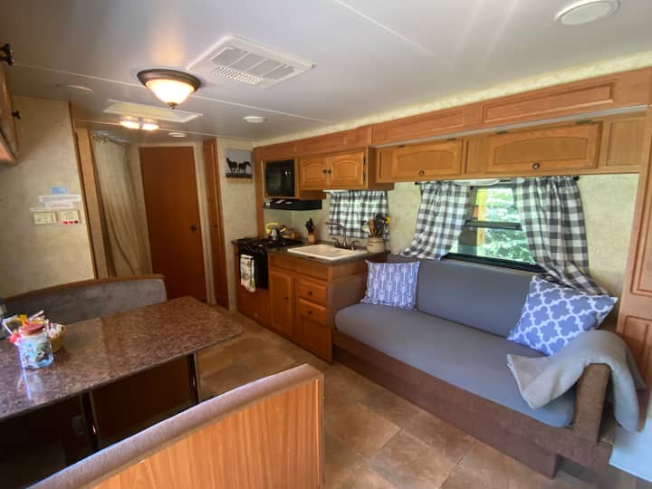 Glamping In Heartland Acres - Golden