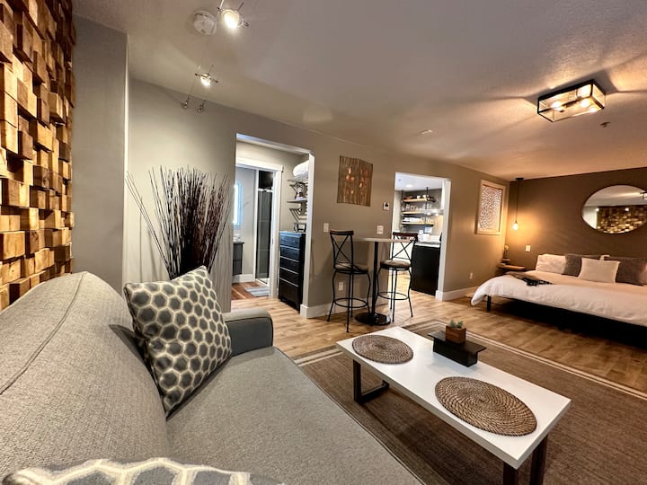 Chico Bay Inn Garden Suite: Hot Tub•kayaks•beach - Bremerton, WA