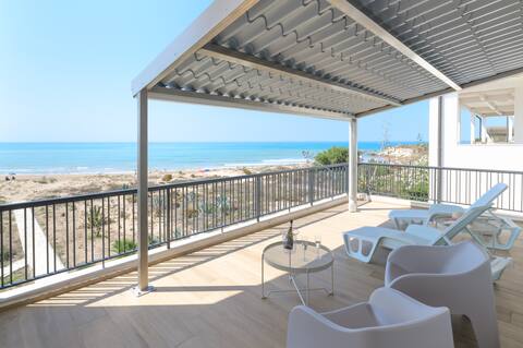 Amelia, villa on the beach in Caucana