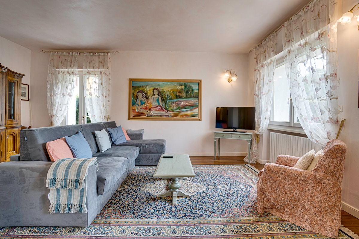 Propriété Airbnb réussie: Villa Marzia Luxurious Lake Residence | AC and WIFI à Toscolano Maderno