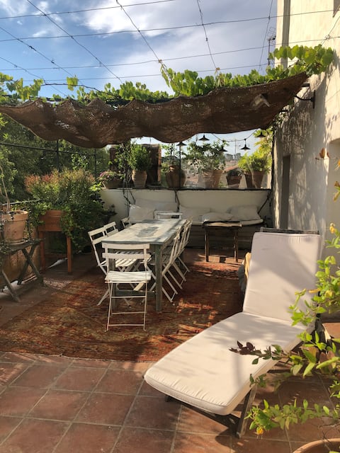 Annonce Airbnb populaire: The rooftop terrace shed à Nîmes