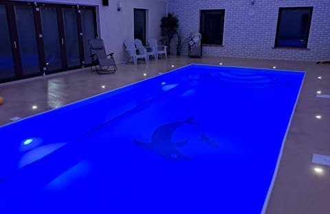 Apartment with private pool Sleeps 5