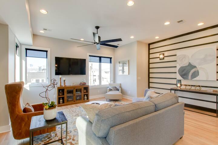 Modern Mega Home | Panoramic Skyline Views gallery image 3