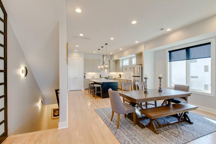 Modern Mega Home | Panoramic Skyline Views gallery image 5