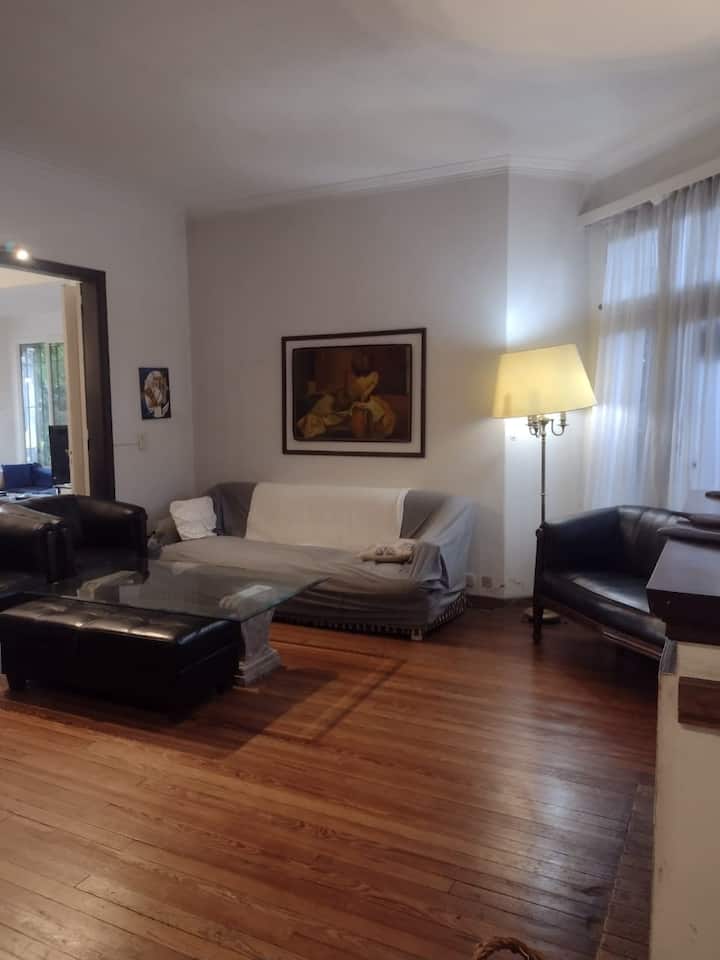 Casa tradicional con jardín y piscina en San Isidro