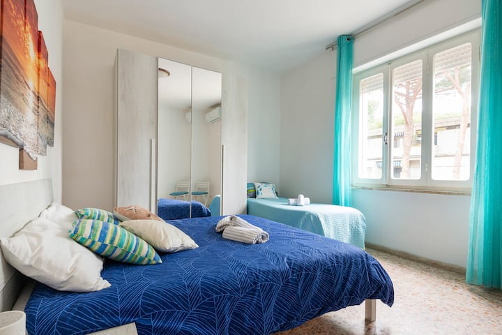 Dormitorio (foto 1)
Cama doble + Cama individual + Cuna