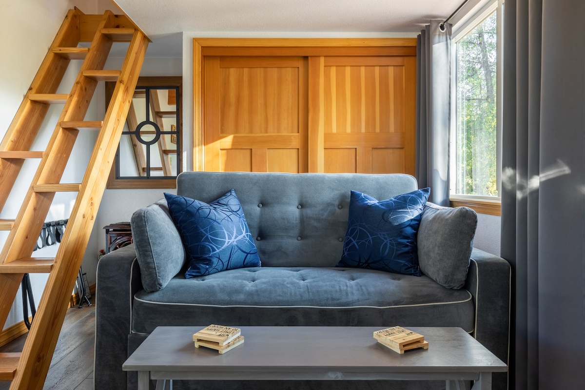 Top performing Airbnb: Tiny Cabin in North Fork