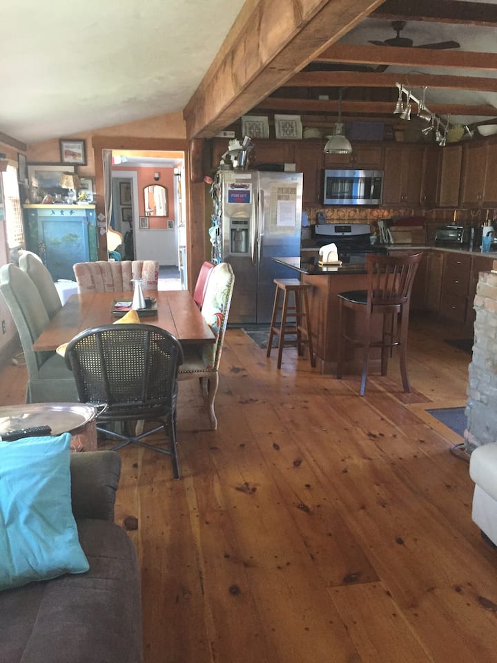 Charming, Spacious & Unique Home Beach/Town Houses for Rent in