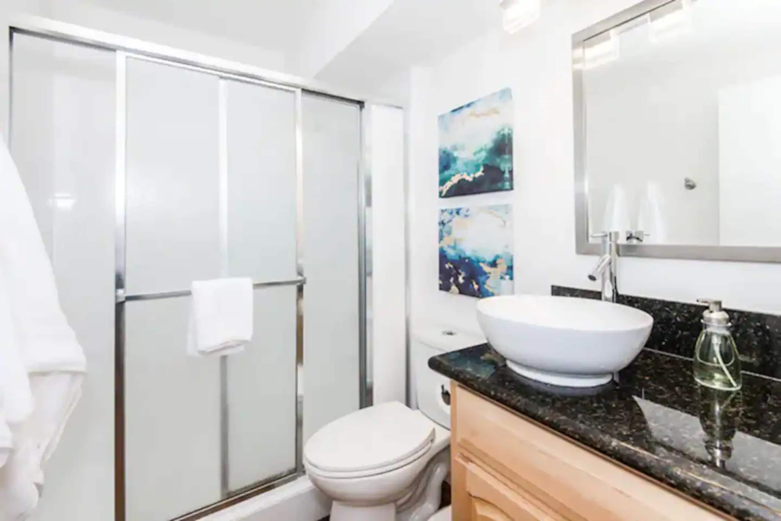 Condo in Honolulu · ★4.95 · Studio · 1 bed · 1 shared bath - Image 6